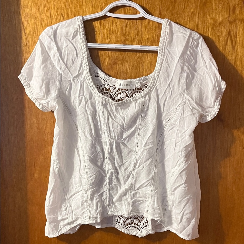 RETROD Woman’s White Scoop Neck Lace-Trim Blouse Medium